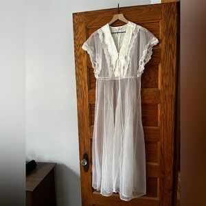 VINTAGE | Ivory Lace Duster